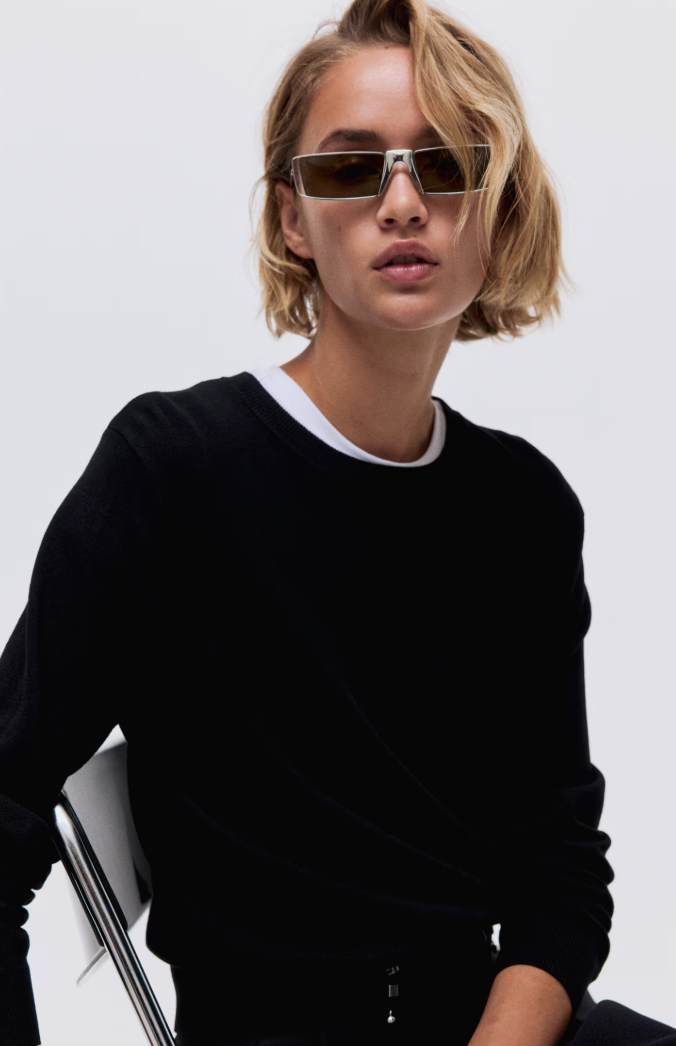 H&M Black Fine Knit Crewneck Top | Medium (N75N19)