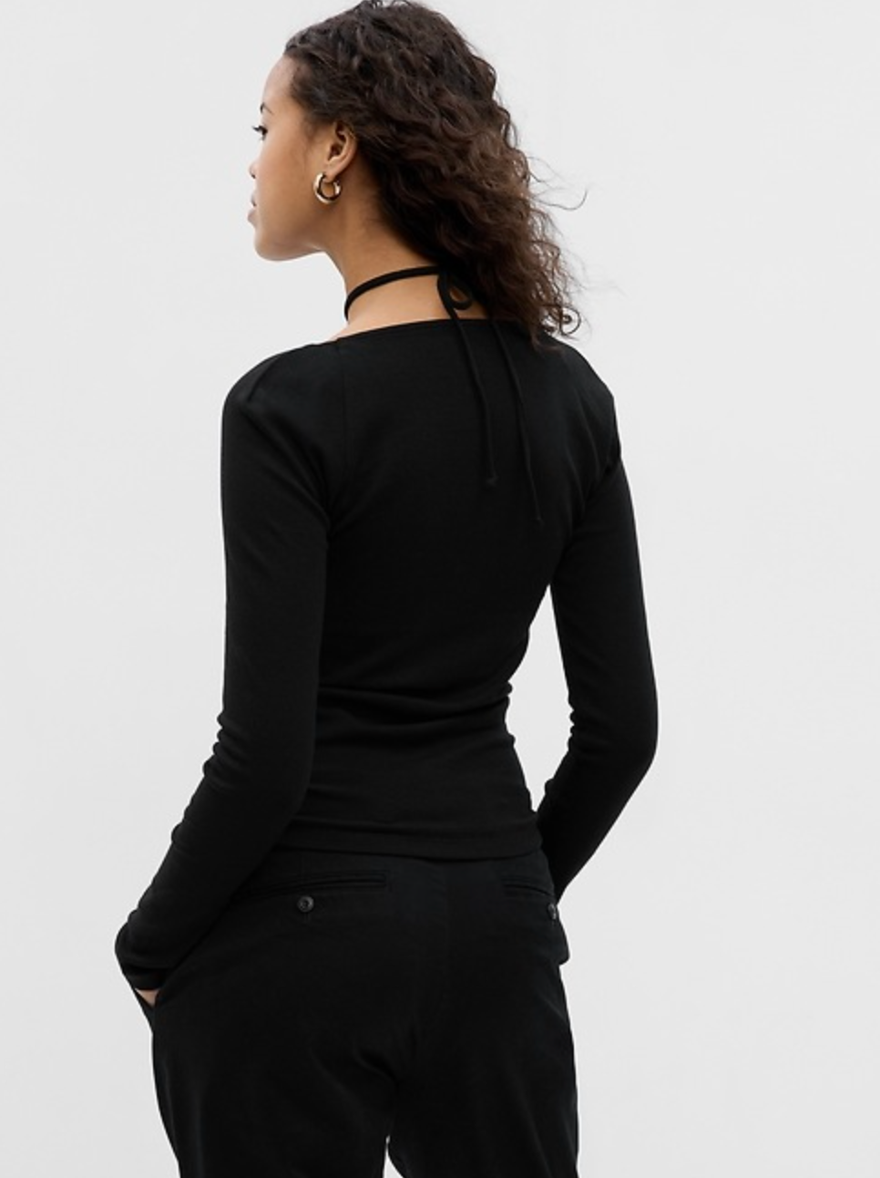 Gap Modern Cut-Out Halter T-Shirt in Black | Large (N71N19)