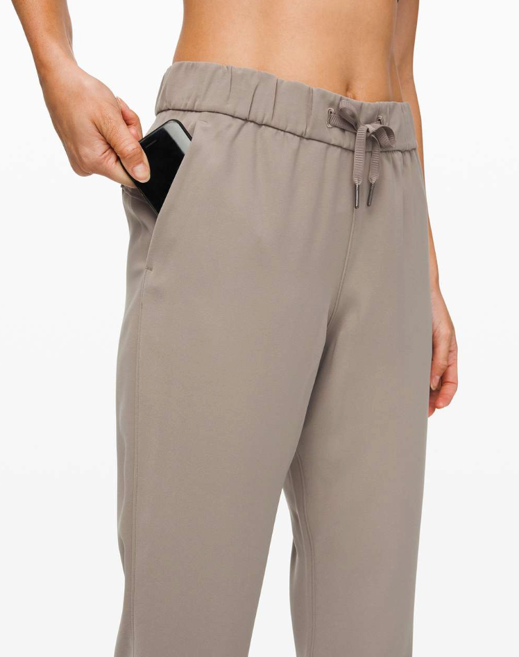 Lululemon On the Fly 7/8 Pant Woven Carbon Dust | Sz 8 / (N47S20)