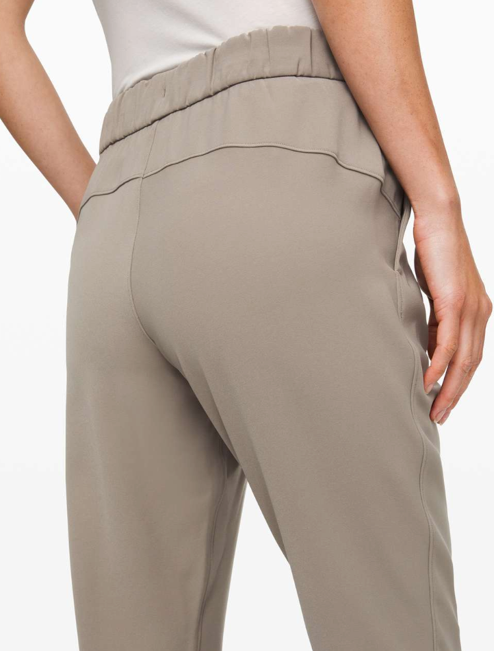 Lululemon On the Fly 7/8 Pant Woven Carbon Dust | Sz 8 / (N47S20)