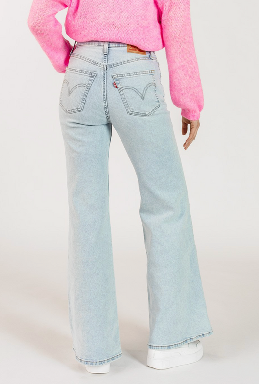 Levi's Ribcage Lightwash Bell Jeans | Sz 26 (stretch) (NWT)