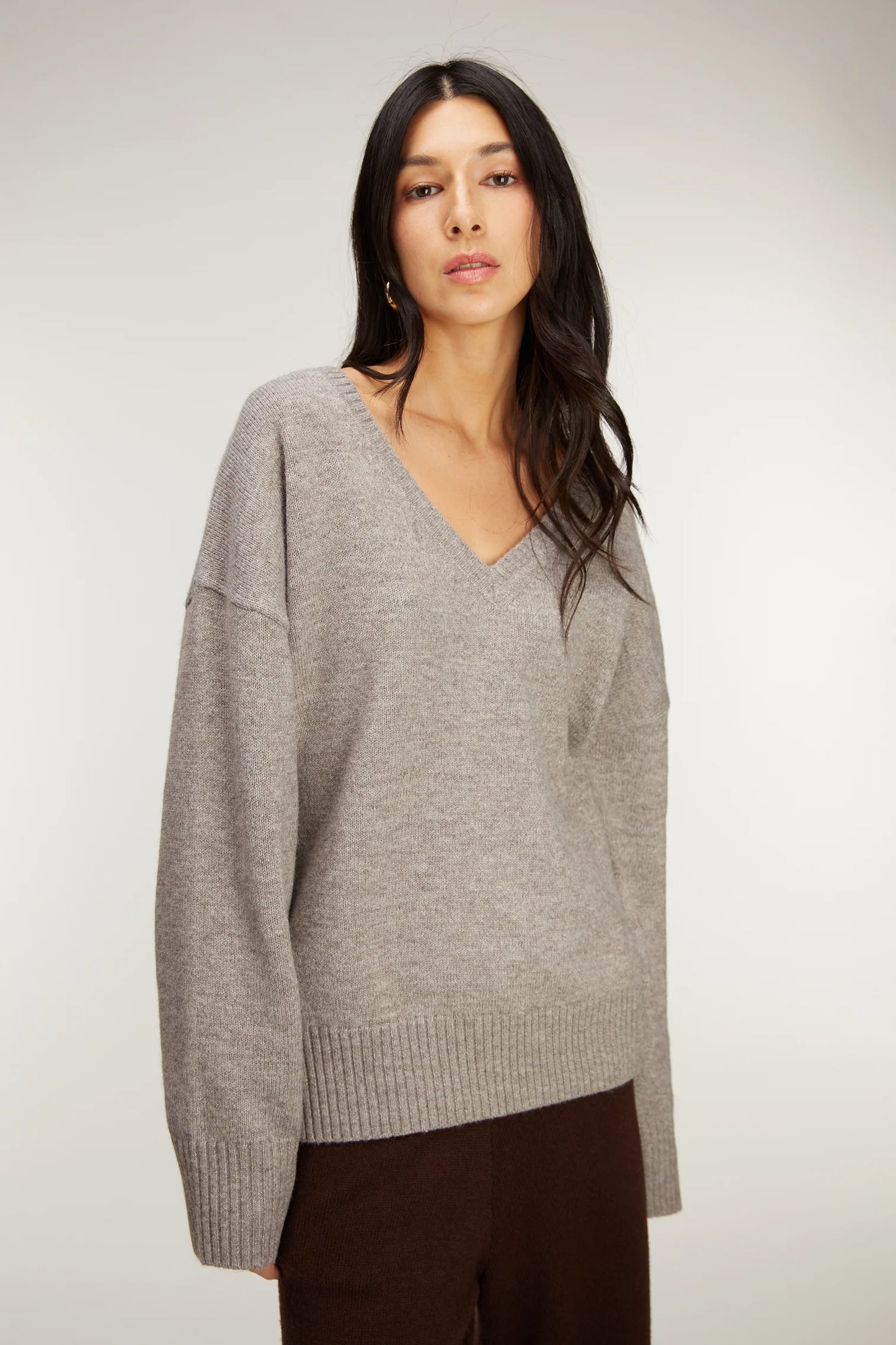 Oak & Fort V Neck Relaxed Sweater in Heather Taupe | XS fits like medium) (O131C1)