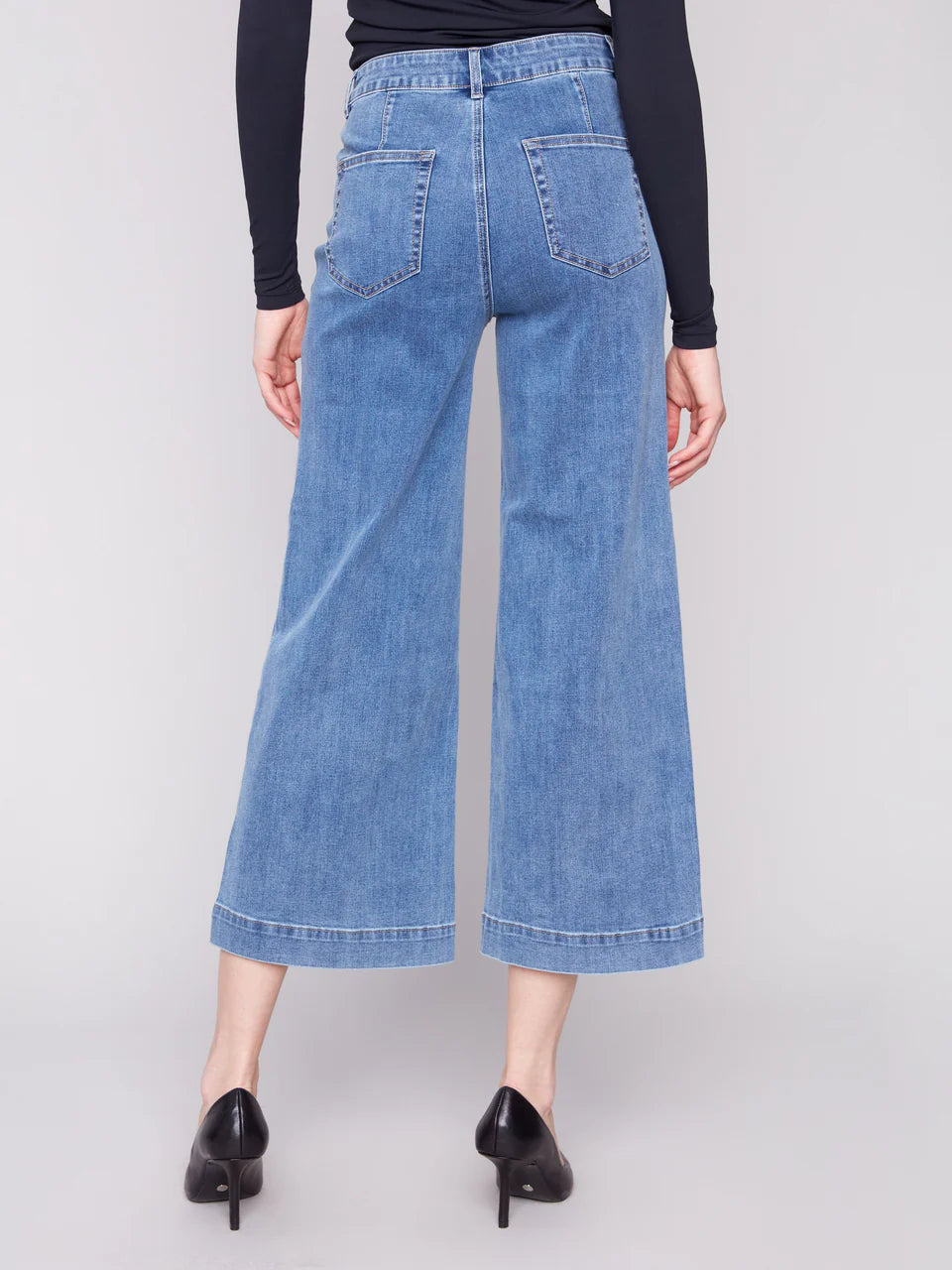 Charlie B Patch Pocket Flare Jeans (28" inseam) | Size 8 (N239M8)